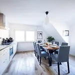 Stilvolle Apartments mit Kamin - Schlossblick und 2-4 Zimmer 50-140qm - nahe A1 und Schloss Burg - Köln&Düsseldorf Apartamento *