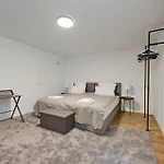Apartamento Stilvolle Apartments mit Kamin - Schlossblick und 2-4 Zimmer 50-140qm - nahe A1 und Schloss Burg - Köln&Düsseldorf Solingen