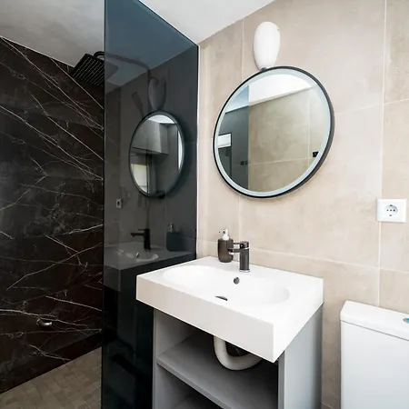 Stilvolle Mit Kamin - Schlossblick Und Grosser Terrasse 2-4 50-140qm - Nahe A1 Und Schloss Burg - Koeln * Золинген