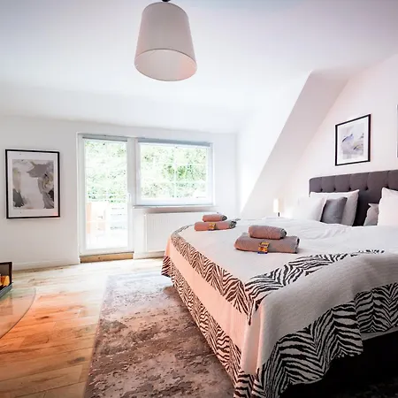 Stilvolle Mit Kamin - Schlossblick Und Grosser Terrasse 2-4 50-140qm - Nahe A1 Und Schloss Burg - Koeln * Золинген