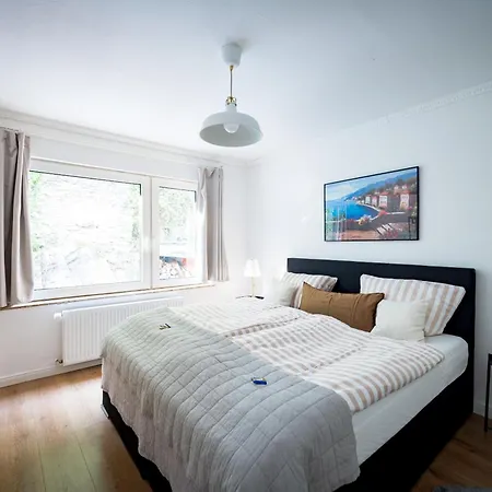 Stilvolle Mit Kamin - Schlossblick Und Grosser Terrasse 2-4 50-140qm - Nahe A1 Und Schloss Burg - Koeln *
