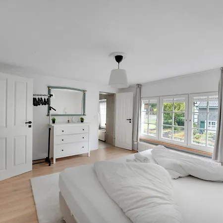 Stilvolle Mit Kamin - Schlossblick Und Grosser Terrasse 2-4 50-140qm - Nahe A1 Und Schloss Burg - Koeln * Золинген