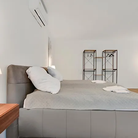 Stilvolle Mit Kamin - Schlossblick Und Grosser Terrasse 2-4 50-140qm - Nahe A1 Und Schloss Burg - Koeln *