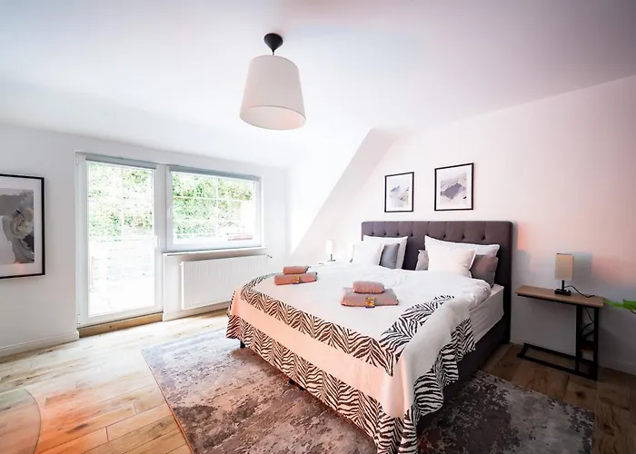 Stilvolle Mit Kamin - Schlossblick Und Grosser Terrasse 2-4 50-140qm - Nahe A1 Und Schloss Burg - Koeln Lejlighed