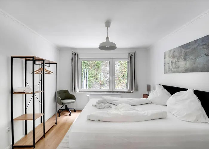 Stilvolle Mit Kamin - Schlossblick Und Grosser Terrasse 2-4 50-140qm - Nahe A1 Und Schloss Burg - Koeln Lejlighed *
