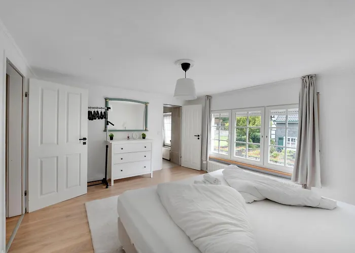 Stilvolle Mit Kamin - Schlossblick Und Grosser Terrasse 2-4 50-140qm - Nahe A1 Und Schloss Burg - Koeln * Solingen