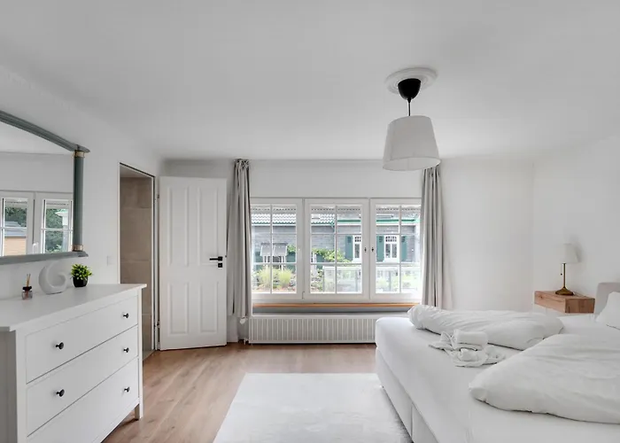 Stilvolle Mit Kamin - Schlossblick Und Grosser Terrasse 2-4 50-140qm - Nahe A1 Und Schloss Burg - Koeln Appartement