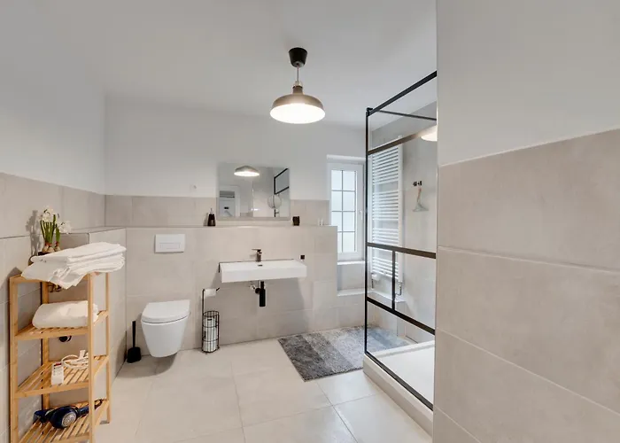 Stilvolle Mit Kamin - Schlossblick Und Grosser Terrasse 2-4 50-140qm - Nahe A1 Und Schloss Burg - Koeln Lejlighed *