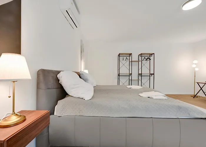 Stilvolle Mit Kamin - Schlossblick Und Grosser Terrasse 2-4 50-140qm - Nahe A1 Und Schloss Burg - Koeln *