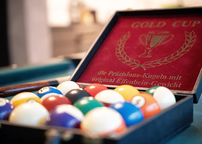 Stilvolle Mit Kamin - Schlossblick Und Grosser Terrasse 2-4 50-140qm - Nahe A1 Und Schloss Burg - Koeln Lejlighed